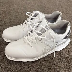 FootJoy White Athletic Golf Shoes Sleek Design